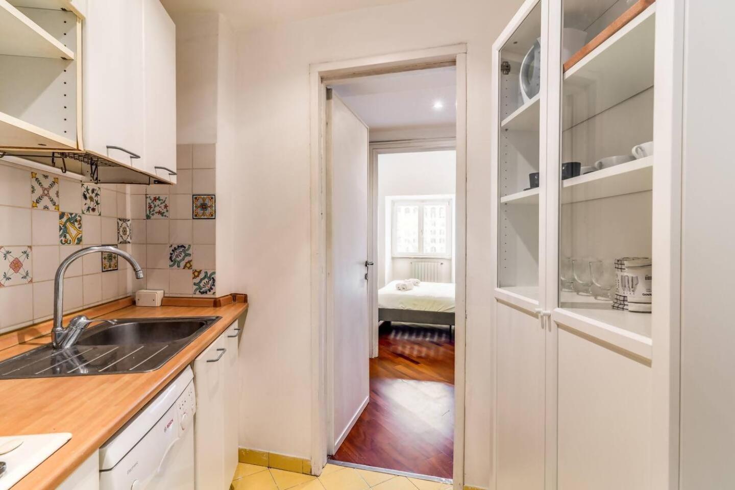 Splendid Flat On The Tiber River Рим Екстер'єр фото