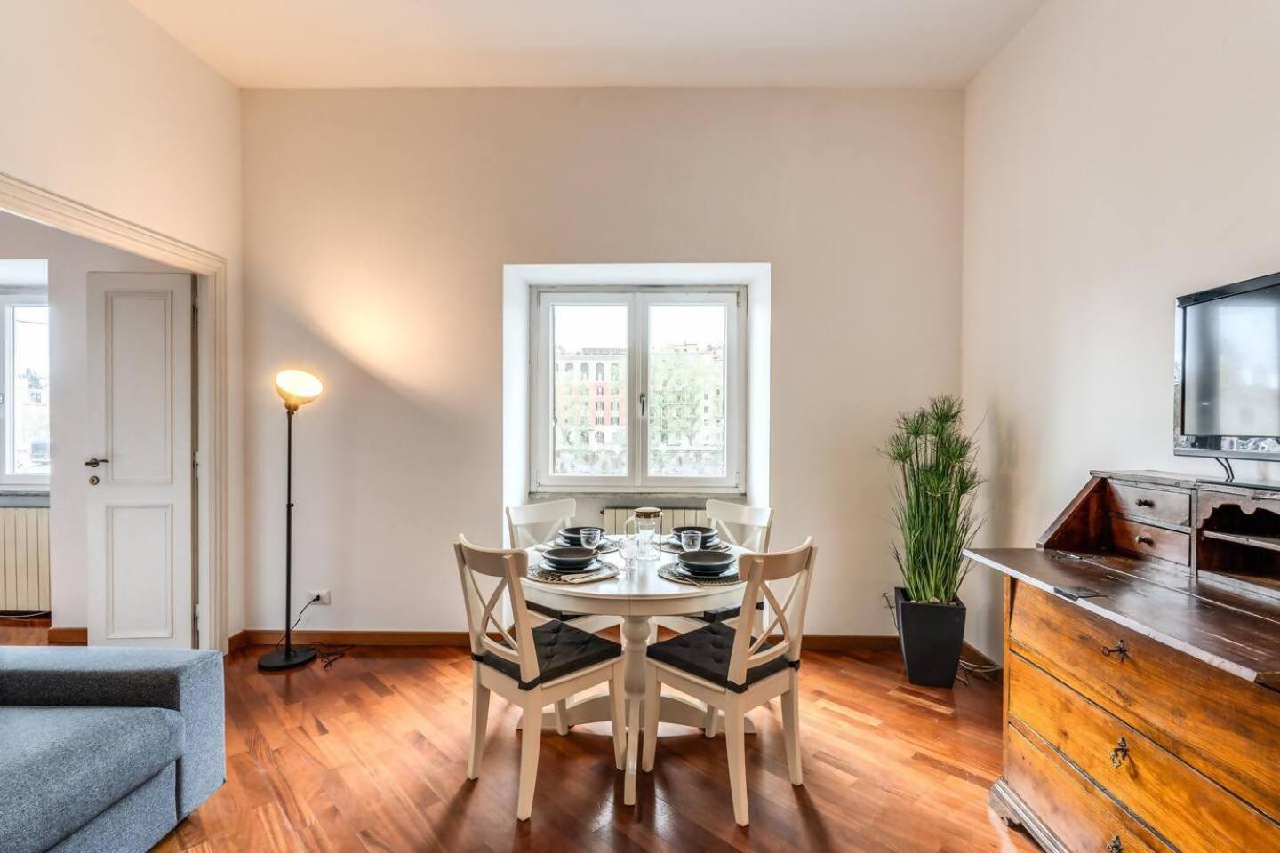 Splendid Flat On The Tiber River Рим Екстер'єр фото