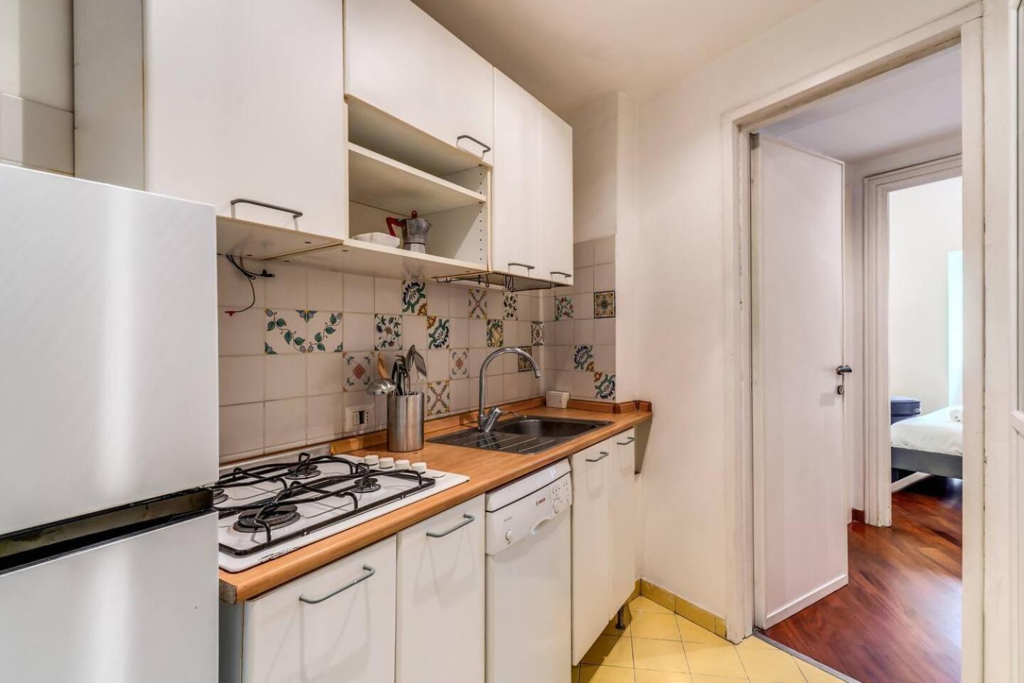 Splendid Flat On The Tiber River Рим Екстер'єр фото