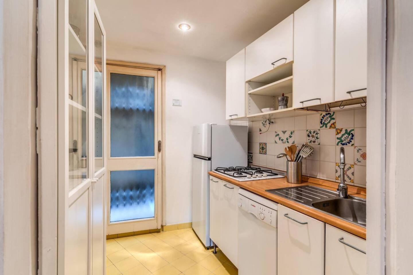 Splendid Flat On The Tiber River Рим Екстер'єр фото