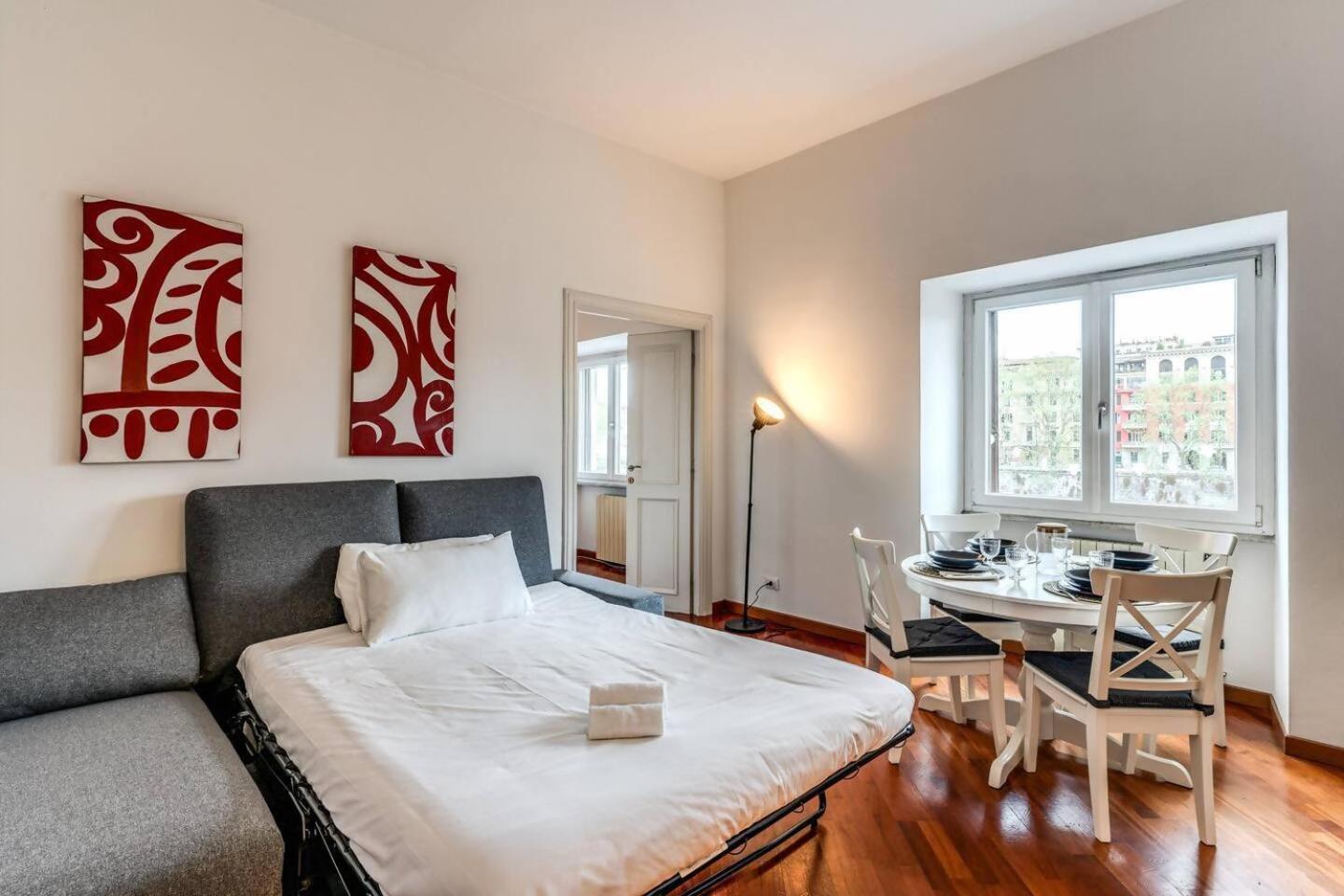 Splendid Flat On The Tiber River Рим Екстер'єр фото