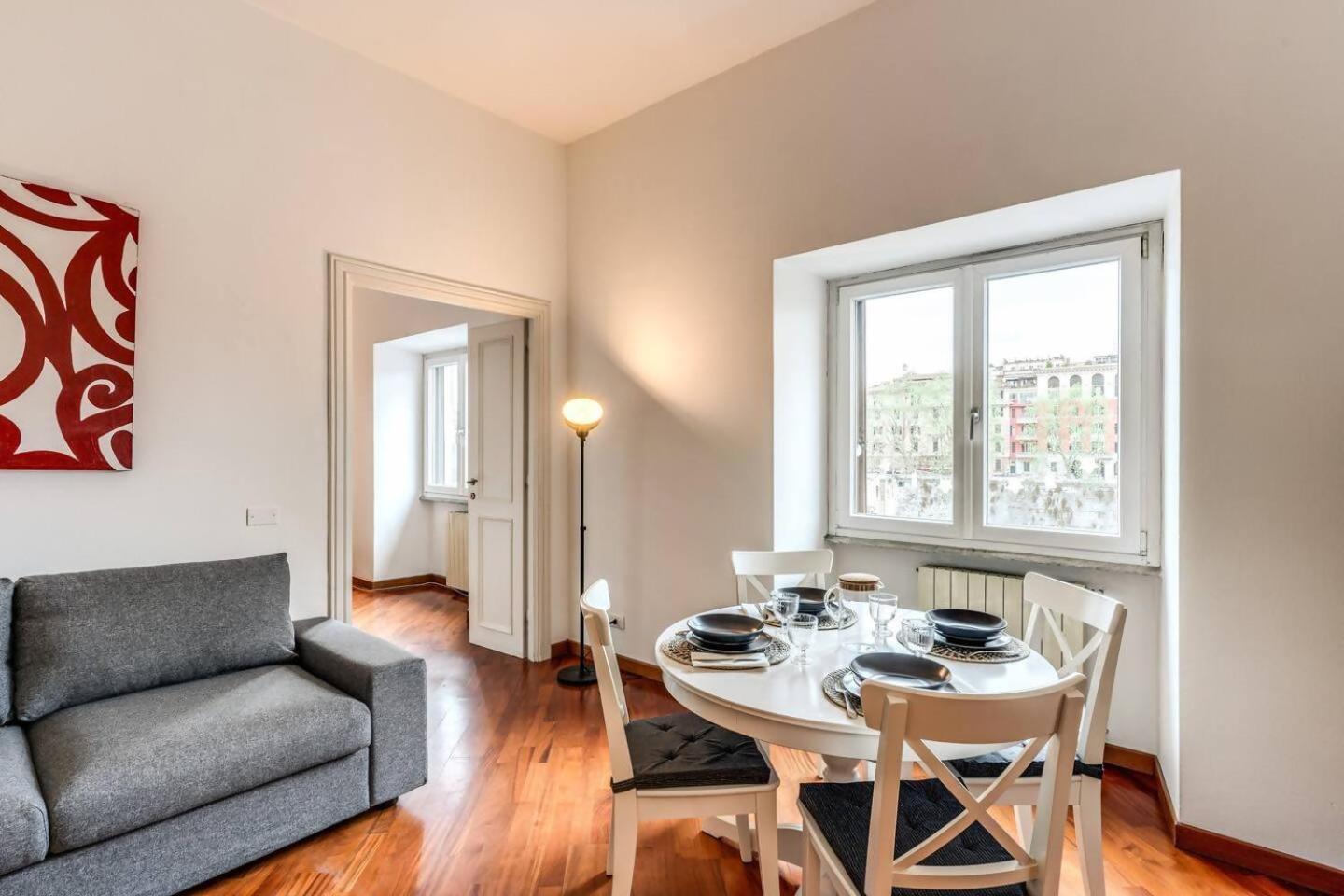 Splendid Flat On The Tiber River Рим Екстер'єр фото