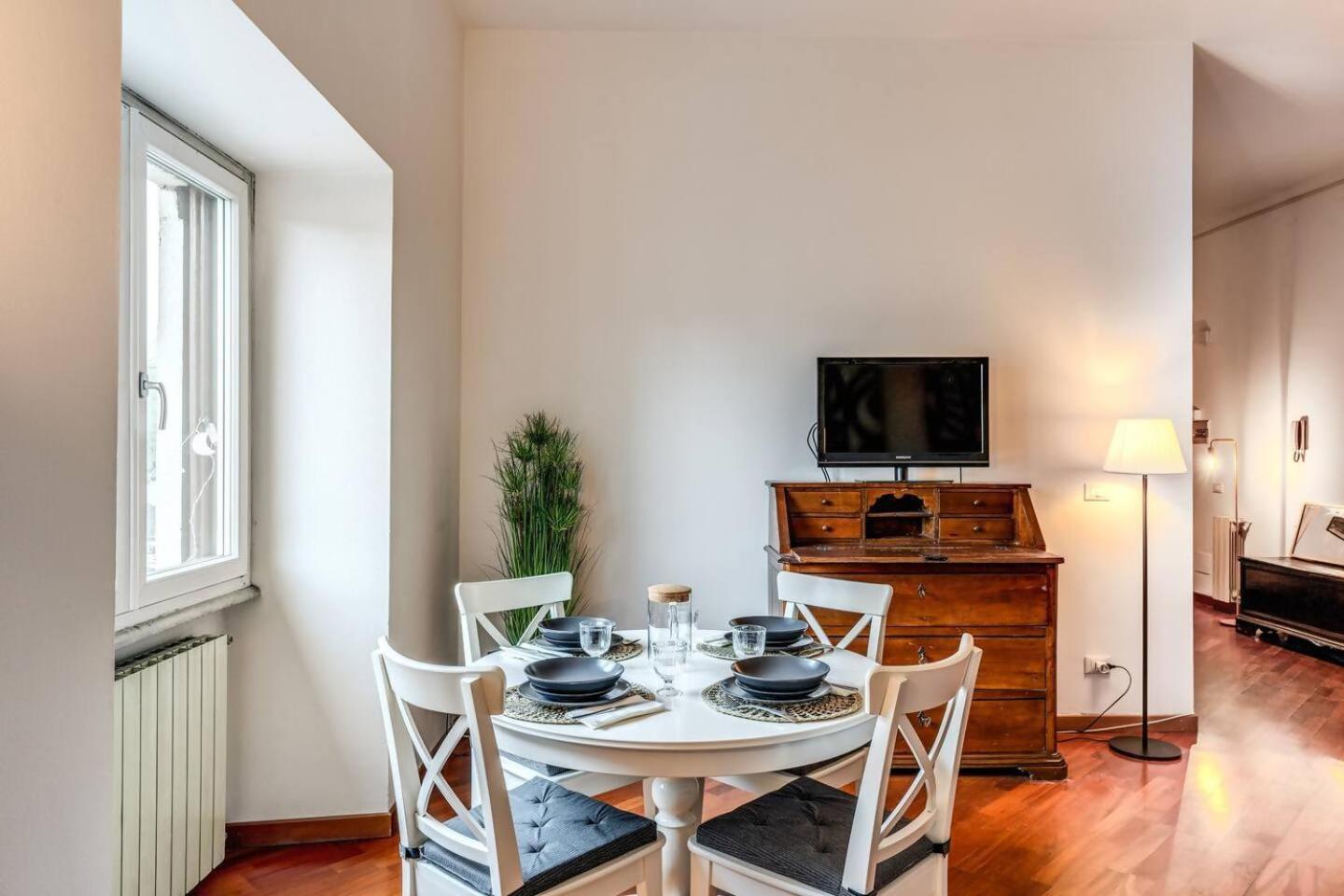Splendid Flat On The Tiber River Рим Екстер'єр фото