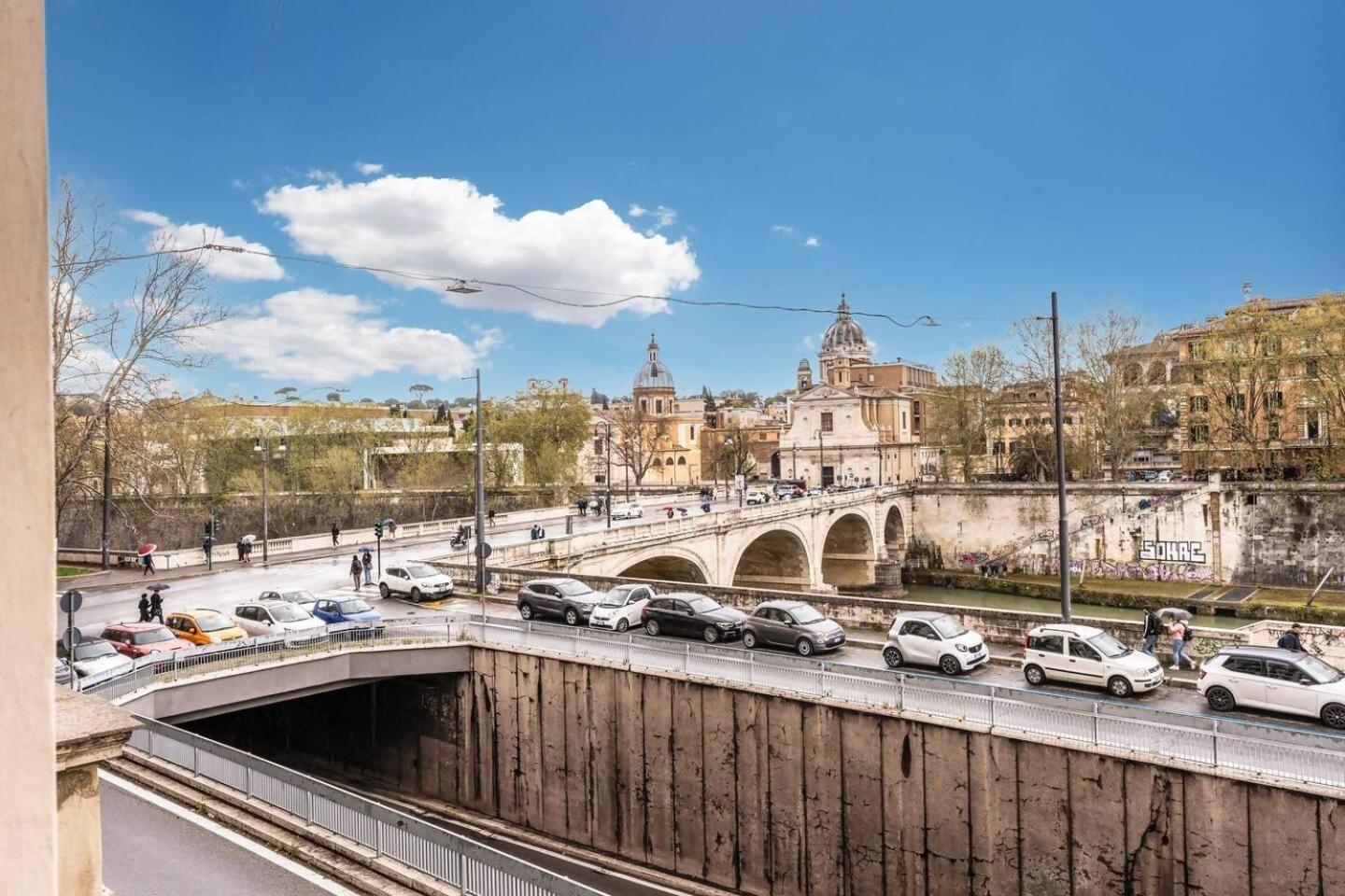 Splendid Flat On The Tiber River Рим Екстер'єр фото