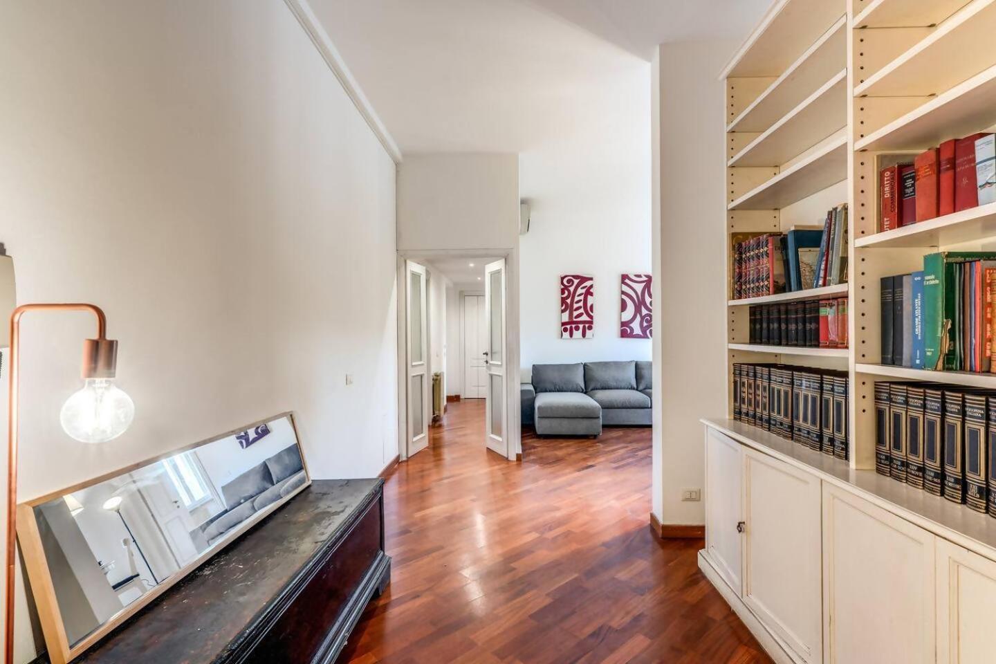 Splendid Flat On The Tiber River Рим Екстер'єр фото
