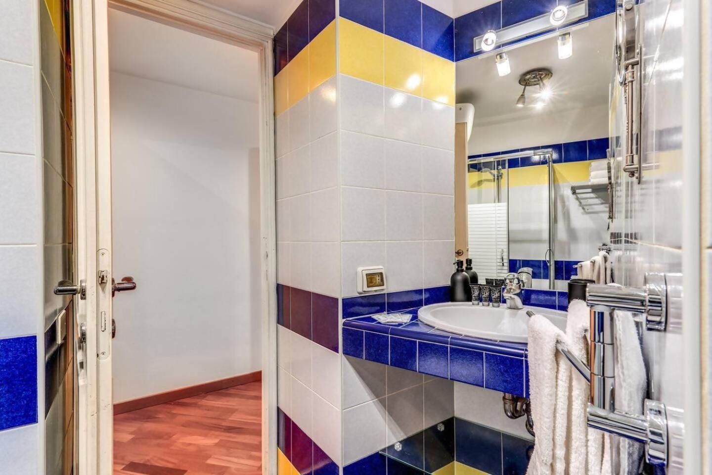 Splendid Flat On The Tiber River Рим Екстер'єр фото